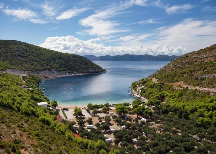 In With Seaview, Terrace, Air Condition, Wifi Apartman *