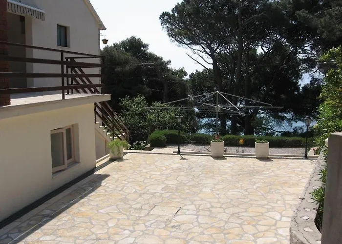 In With Seaview, Terrace, Air Condition, Wifi Apartman