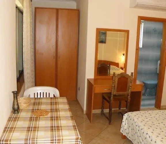 In With Seaview, Terrace, Air Condition, Wifi Apartman Orebić