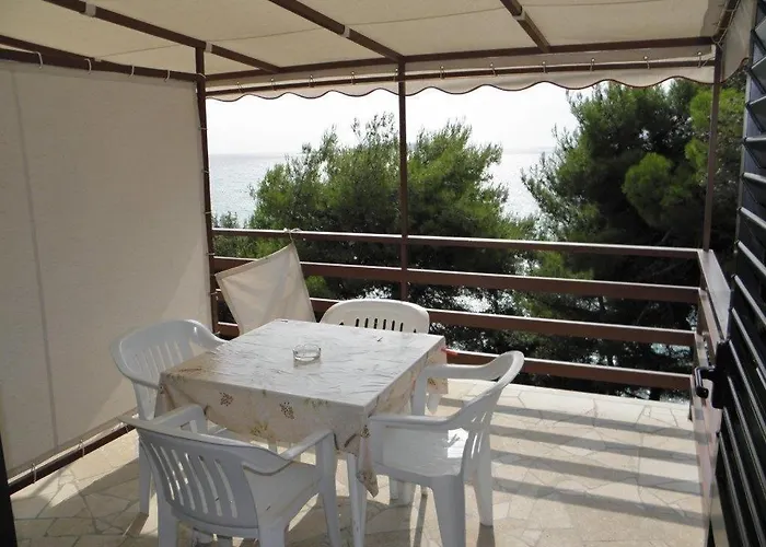 In With Seaview, Terrace, Air Condition, Wifi Apartman