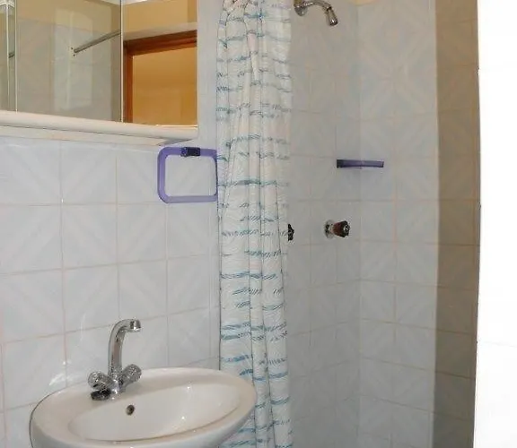 In With Seaview, Terrace, Air Condition, Wifi Apartman *